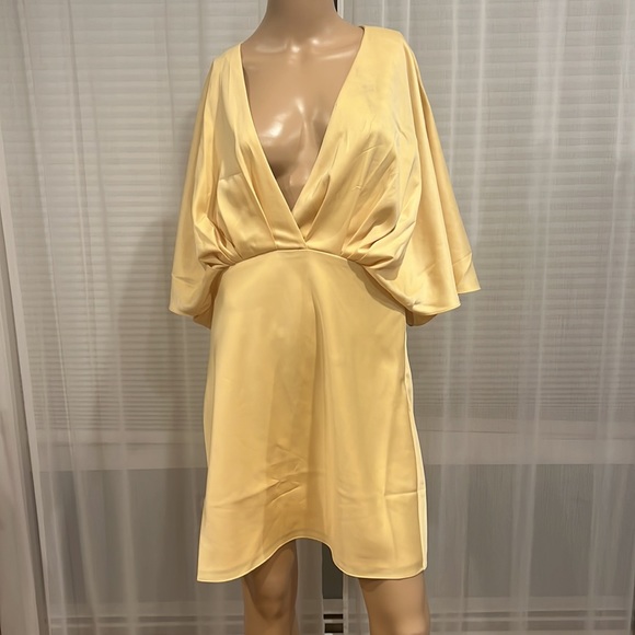 Aiifos Issa Cape Minidress - Picture 4 of 16